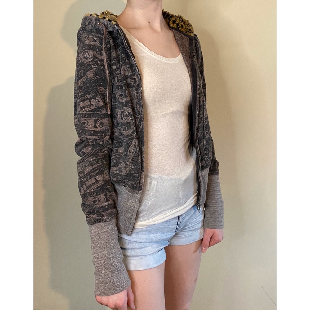 Patterned hoodie with cheetah print faux fur